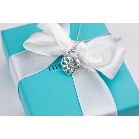 Tiffany & Co. Heart Necklace Filigree Heart Lock Pendant in Silver - Picture 4 of 7